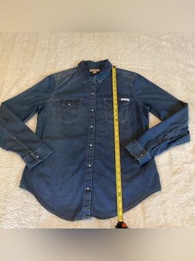 Calvin Klein Jean Chambray Pearl Snap LongSleeve Womens Medium Lightweight Shirt
